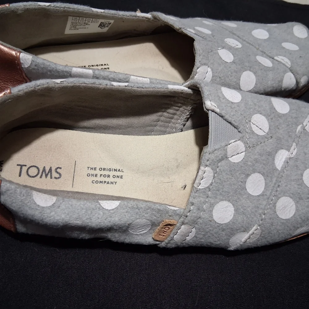 Toms Gray and White Polka Dot Flats - Picture 5 of 8
